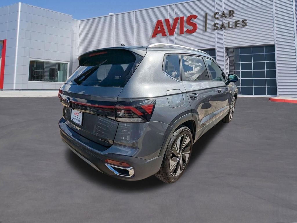 Used 2025 Volkswagen Taos SE AWD/4WD image 6