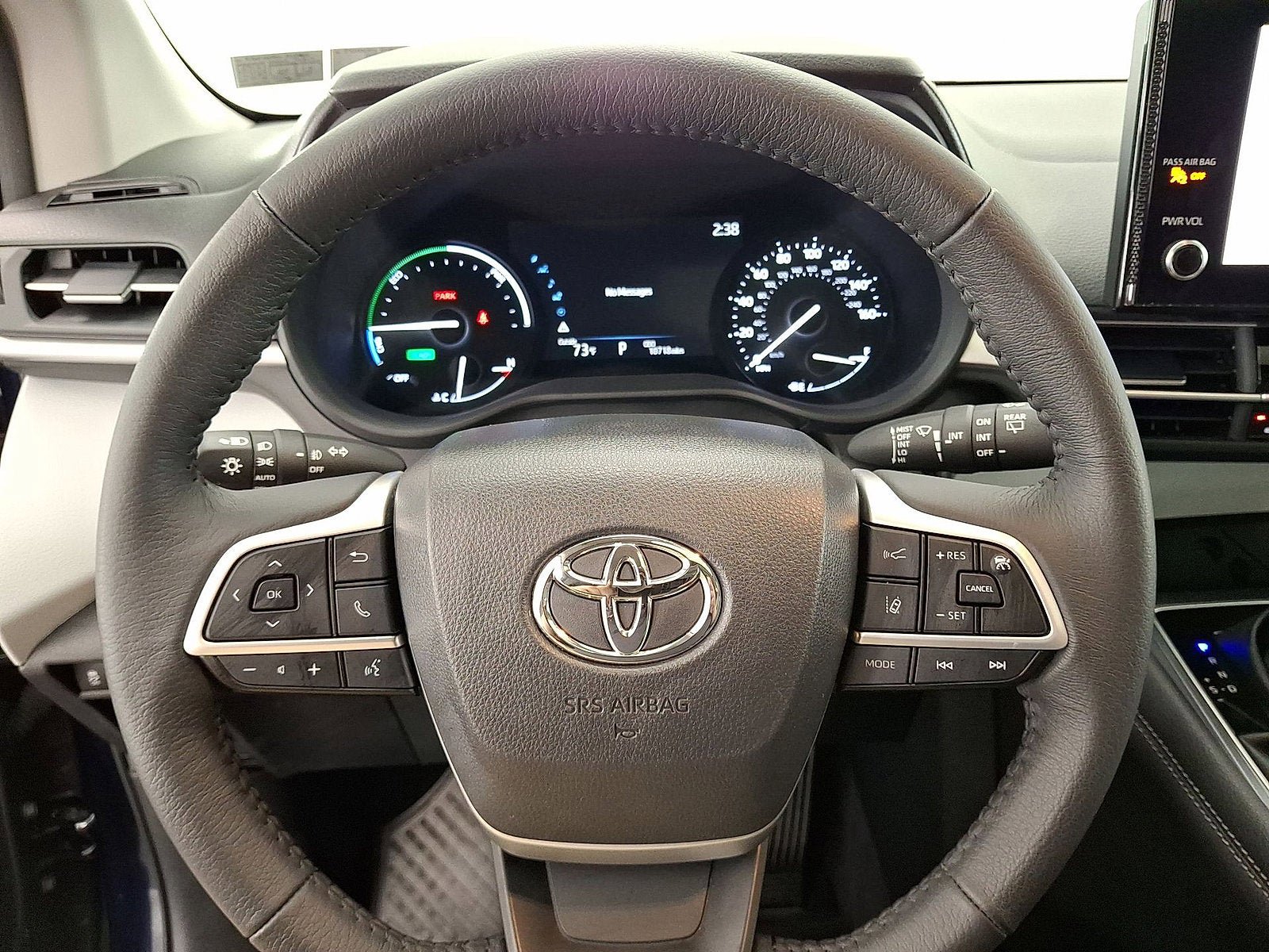 Used 2025 Toyota Sienna XLE AWD/4WD image 16