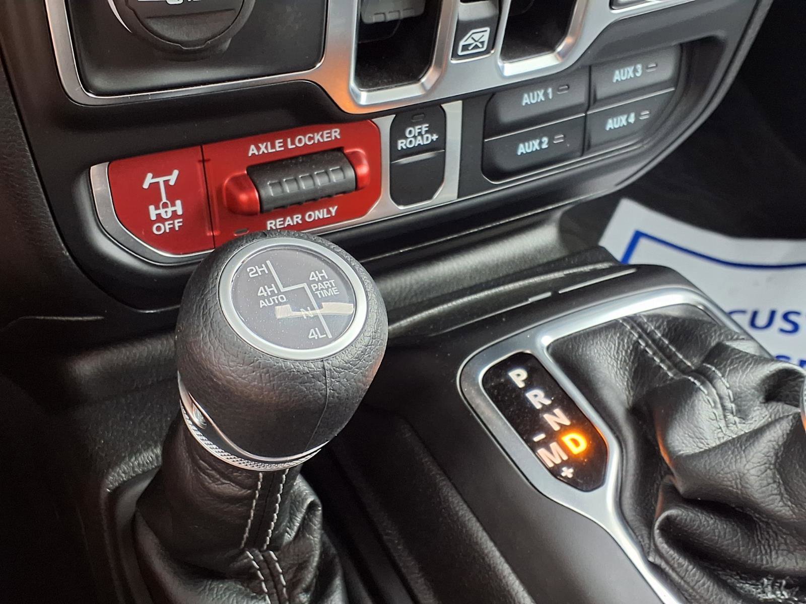 Used 2025 Jeep Wrangler Willys AWD/4WD image 9
