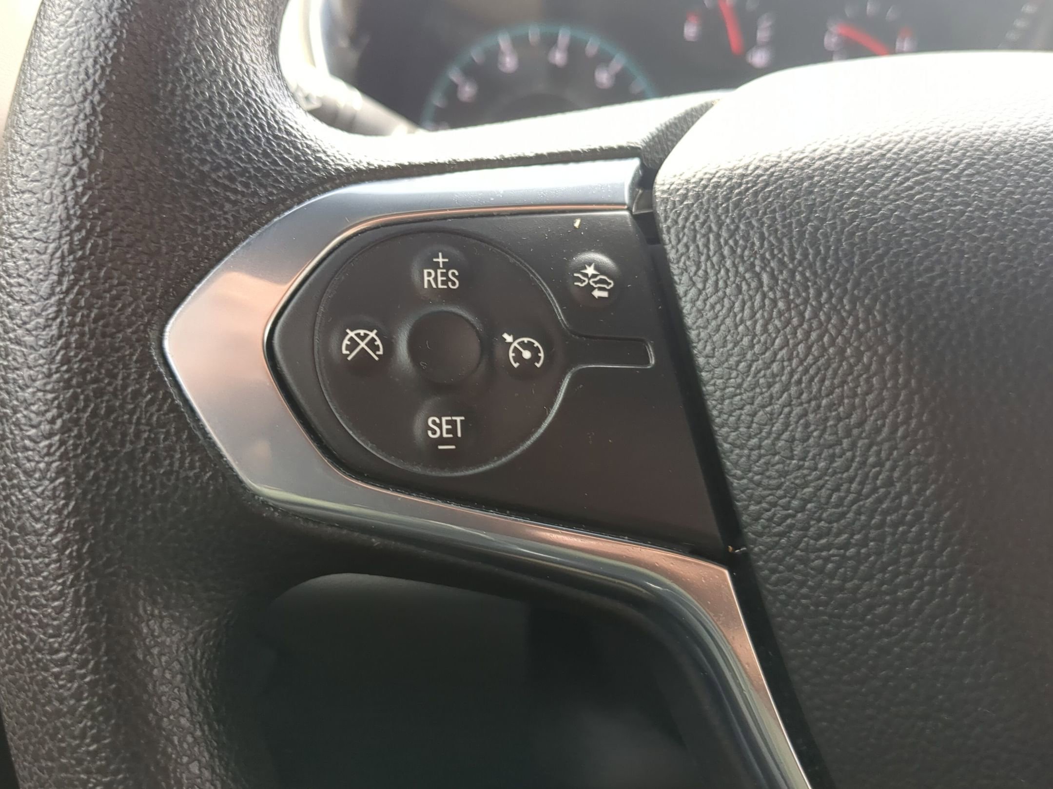 Used 2023 Chevrolet Traverse LS FWD image 21