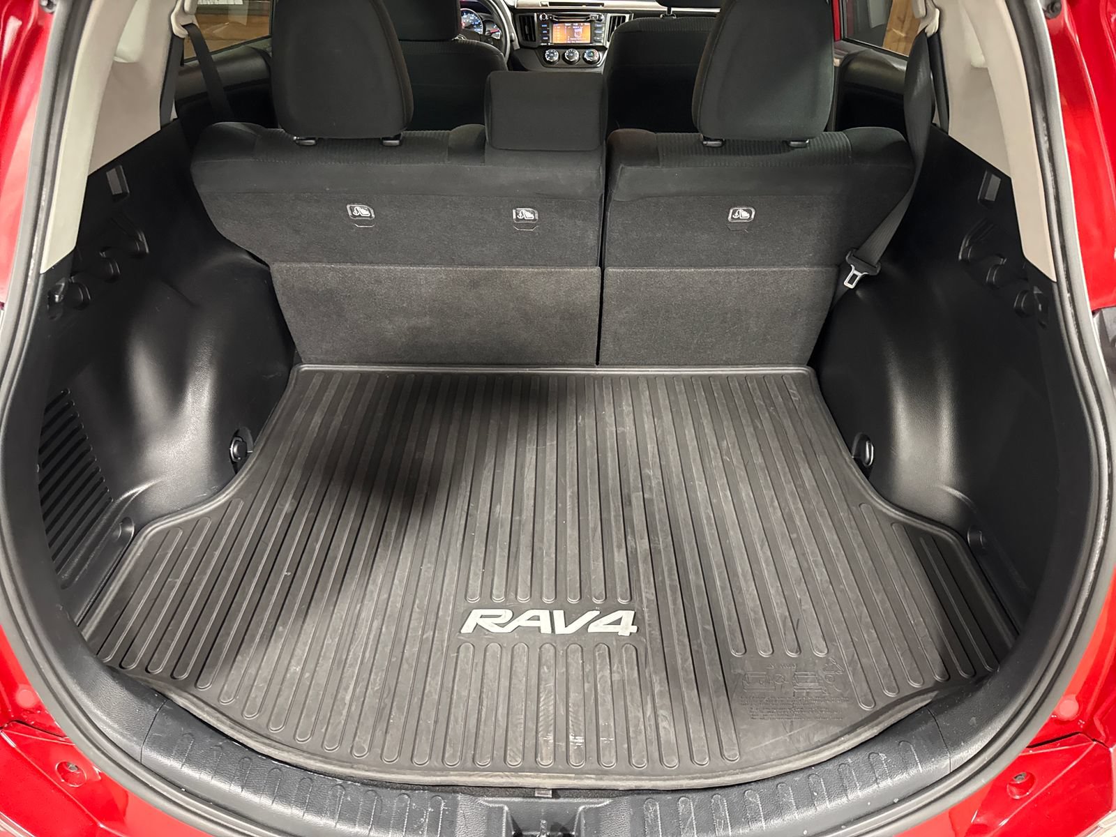 Used 2016 Toyota RAV4 LE AWD/4WD image 25