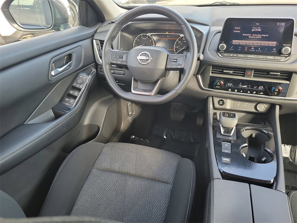 Certified 2025 Nissan Rogue SV image 10