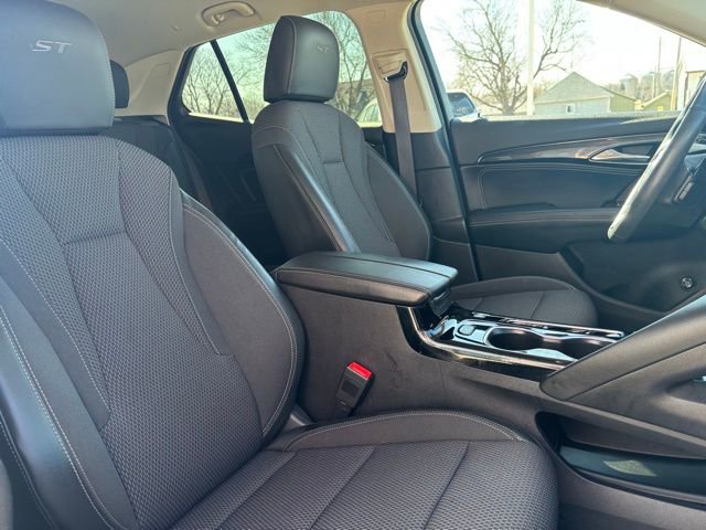 Used 2023 Buick Envision Preferred w/ Sport Touring Package AWD/4WD image 29