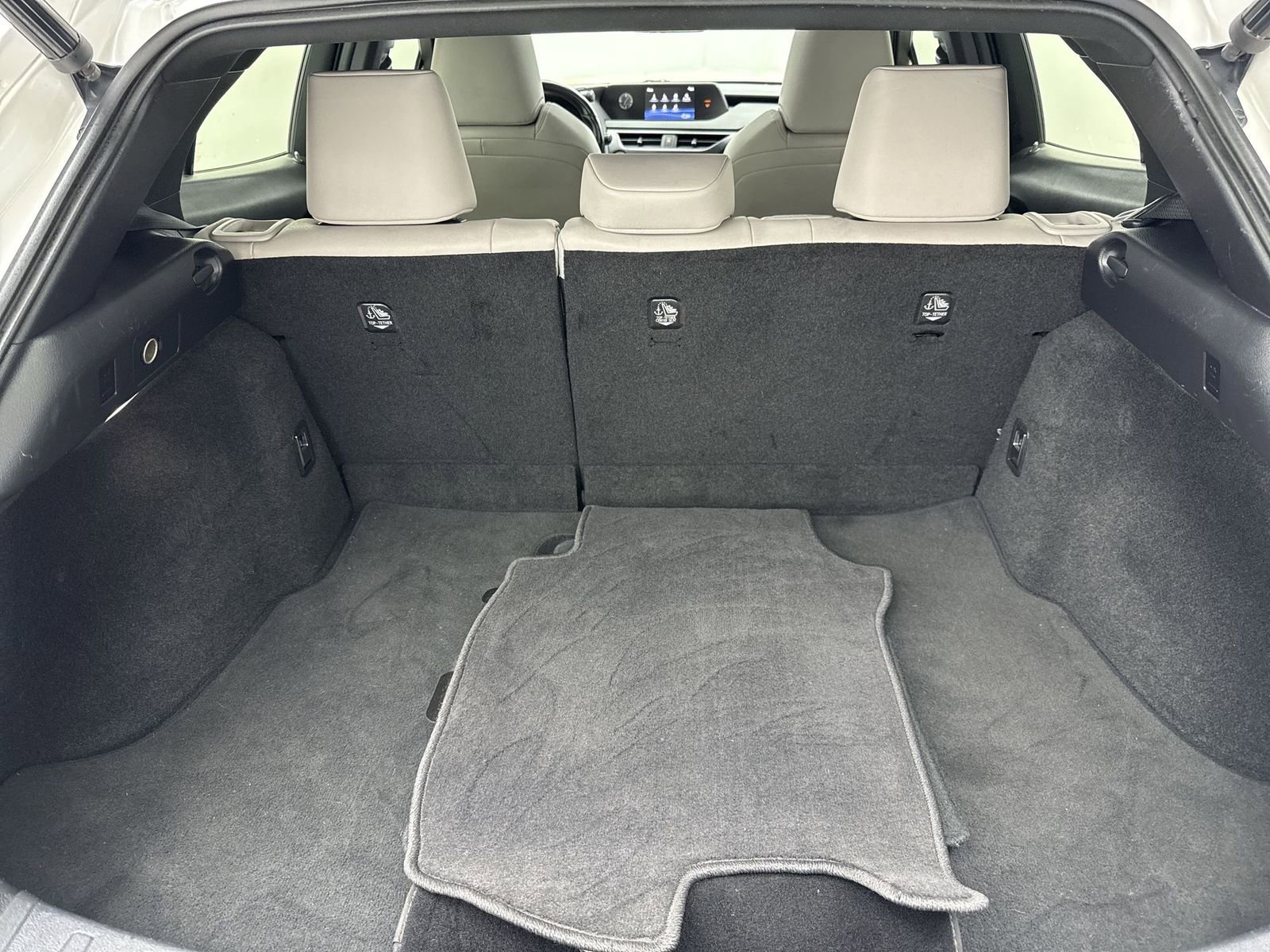 Used 2019 Lexus UX 200 w/ Premium Package image 39