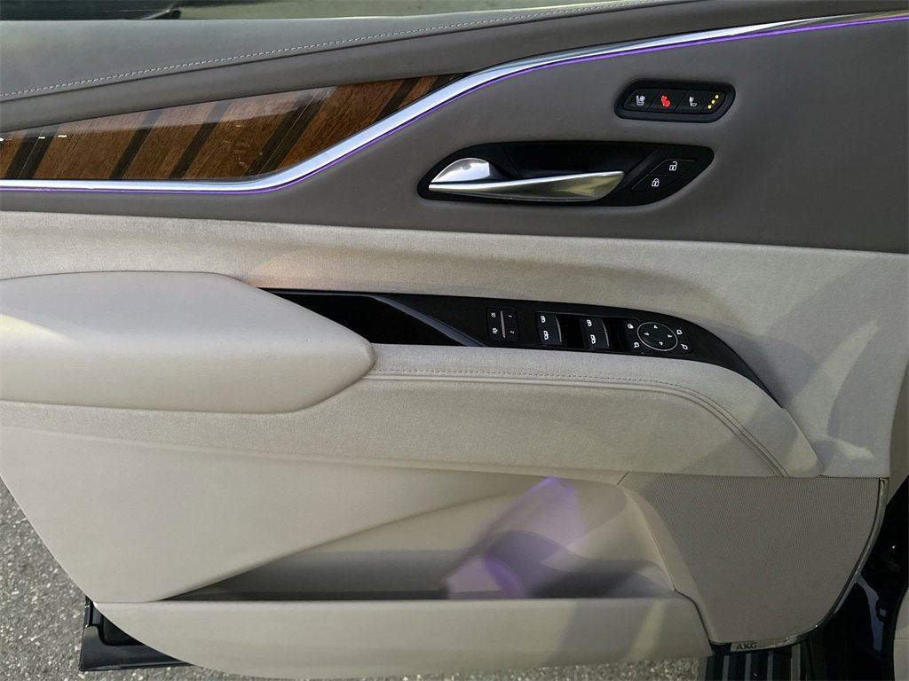 Used 2021 Cadillac Escalade ESV Premium Luxury Platinum image 15
