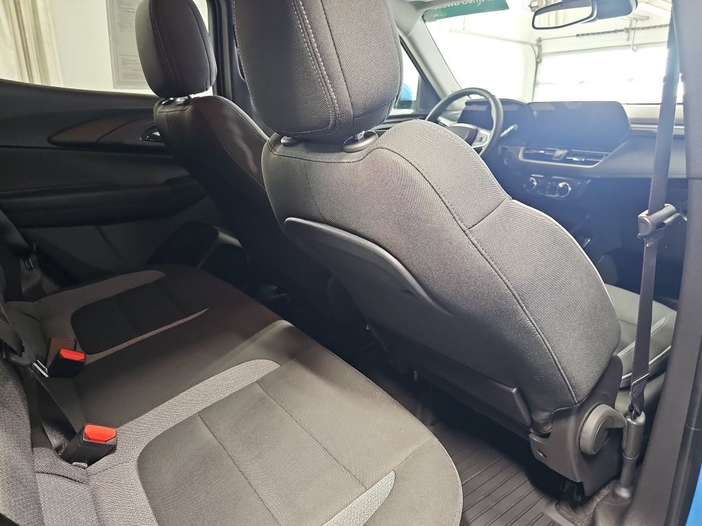 Used 2025 Chevrolet TrailBlazer LT w/ Convenience Package AWD/4WD image 14