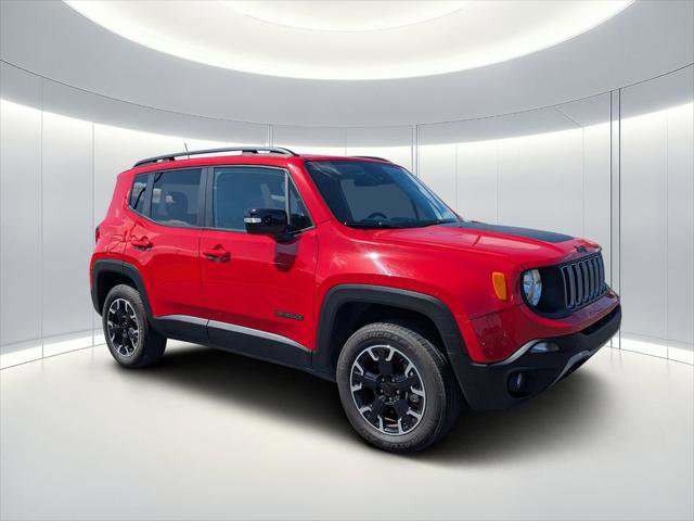 Certified 2023 Jeep Renegade Latitude AWD/4WD image 1