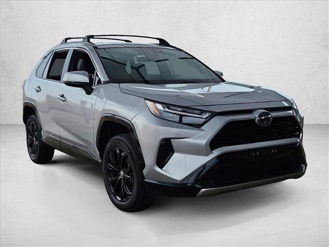 Used 2022 Toyota RAV4 SE image 3