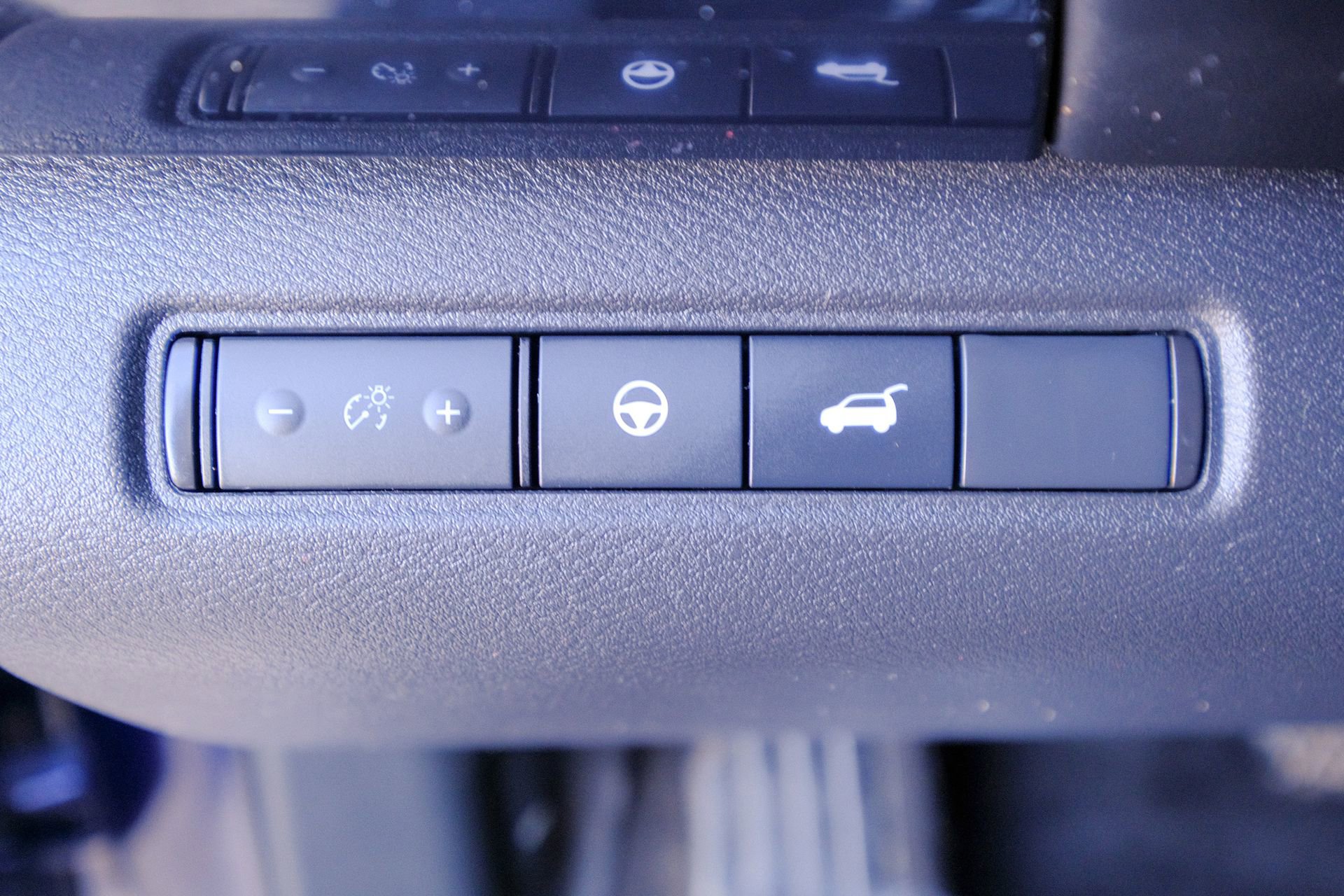 Used 2025 Nissan Pathfinder SV image 38