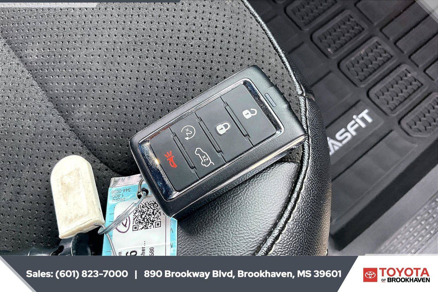 Used 2023 Jeep Grand Cherokee L Laredo AWD/4WD image 9