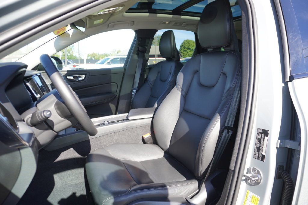 Used 2024 Volvo XC60 B5 Core AWD/4WD image 21