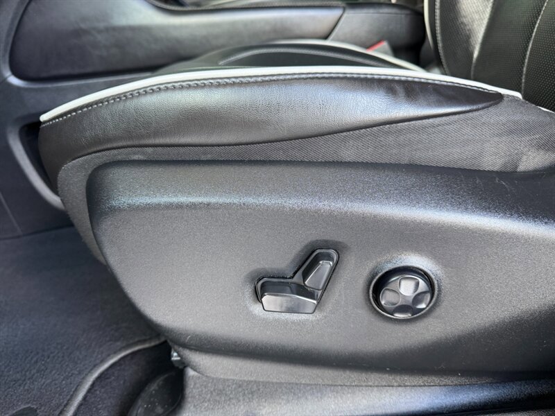 Used 2021 Chrysler Pacifica Limited w/ S Appearance Package image 18