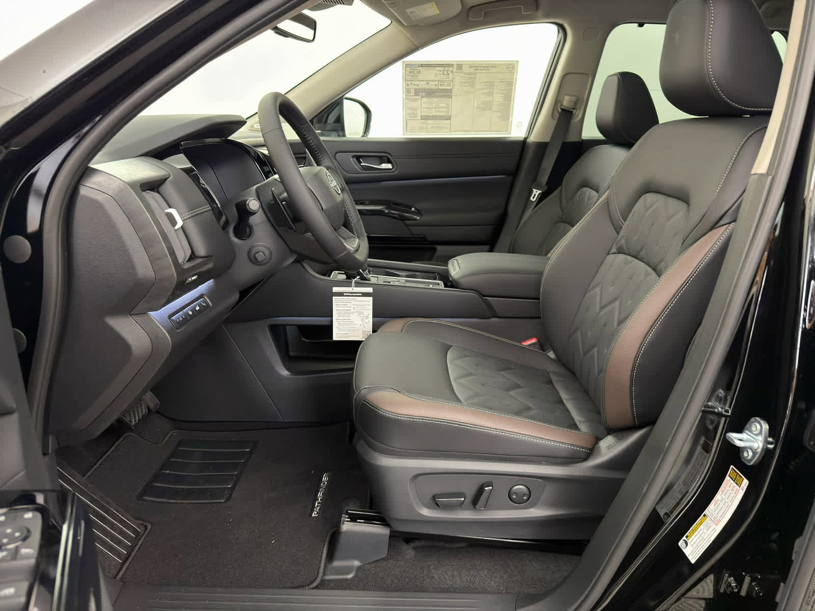 New 2026 Nissan Pathfinder Platinum image 14