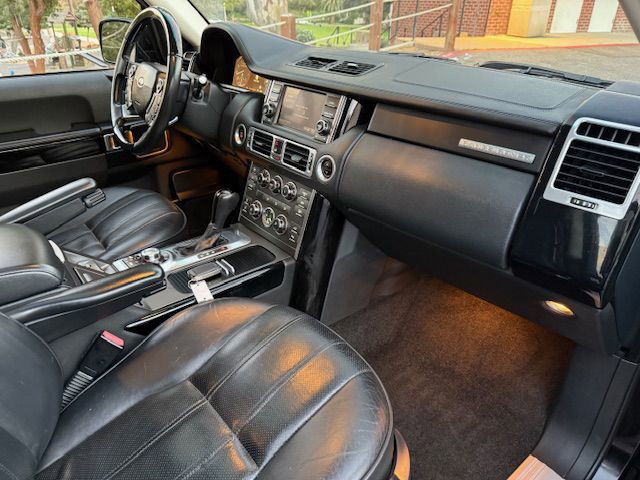 Used 2010 Land Rover Range Rover Supercharged image 24