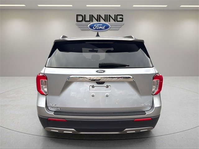 Used 2023 Ford Explorer XLT image 3