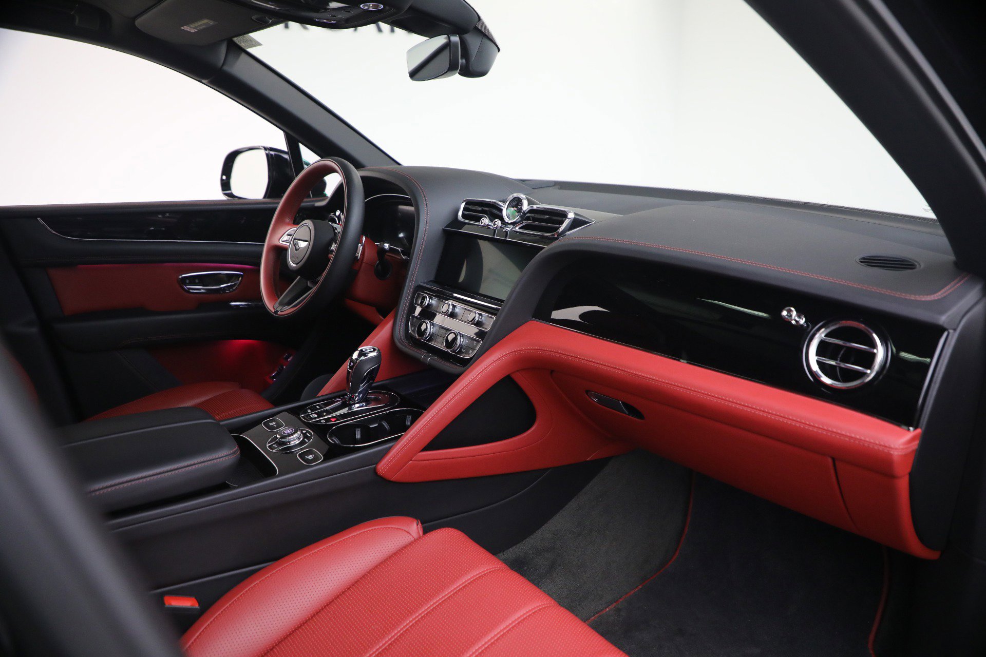 Used 2022 Bentley Bentayga image 26