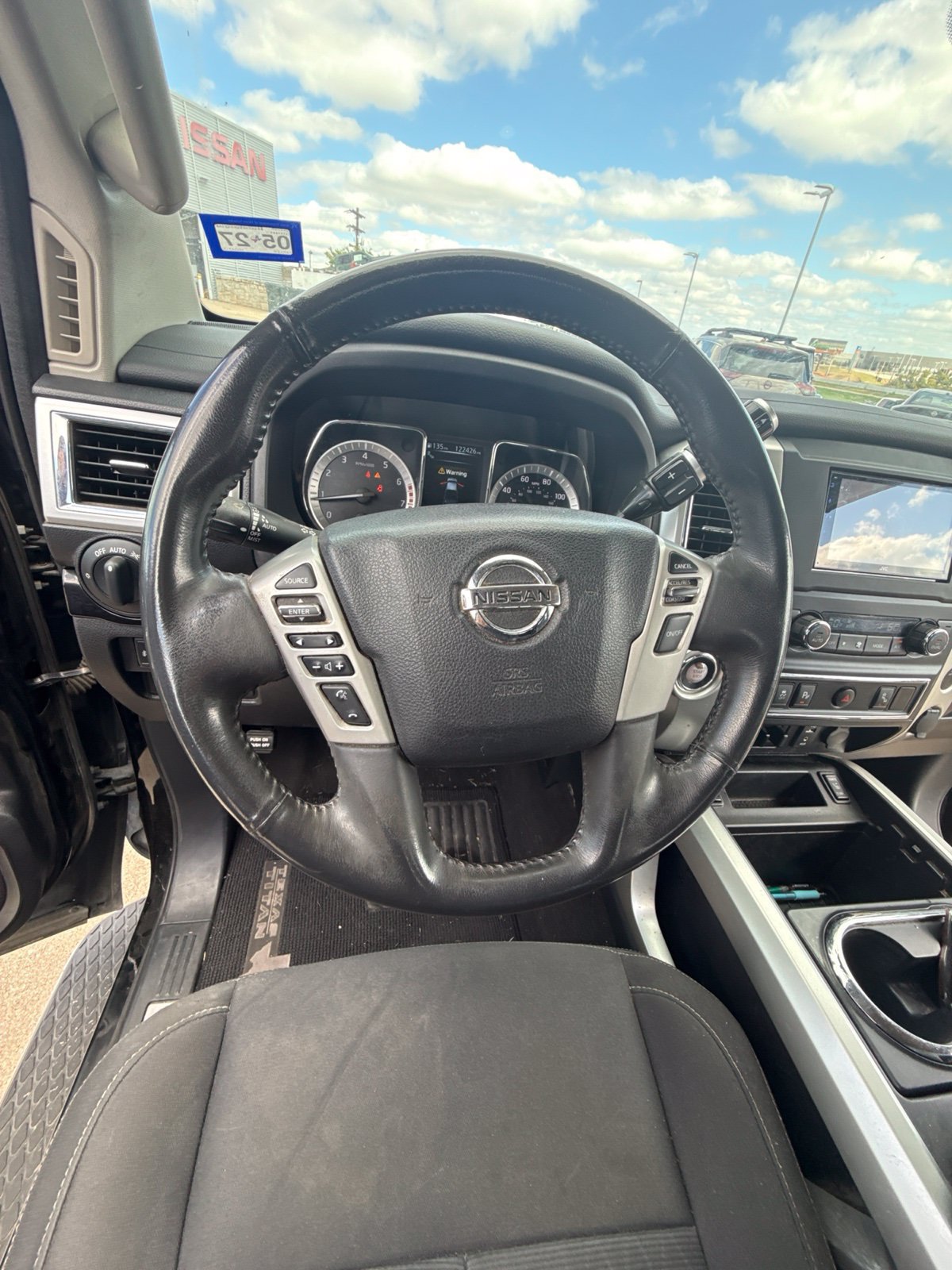 Used 2017 Nissan Titan SV RWD image 9