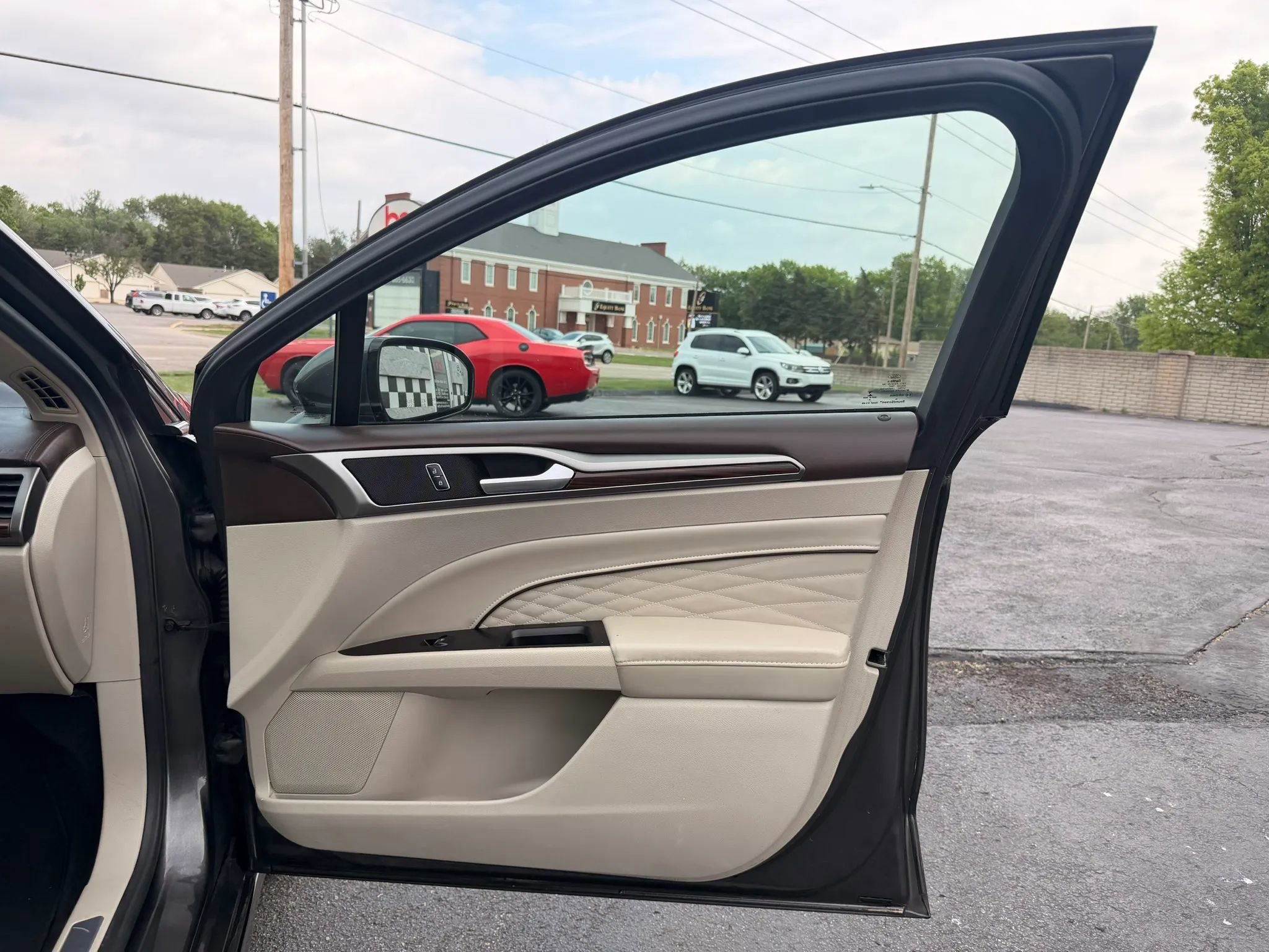 Used 2017 Ford Fusion Energi Platinum FWD image 31