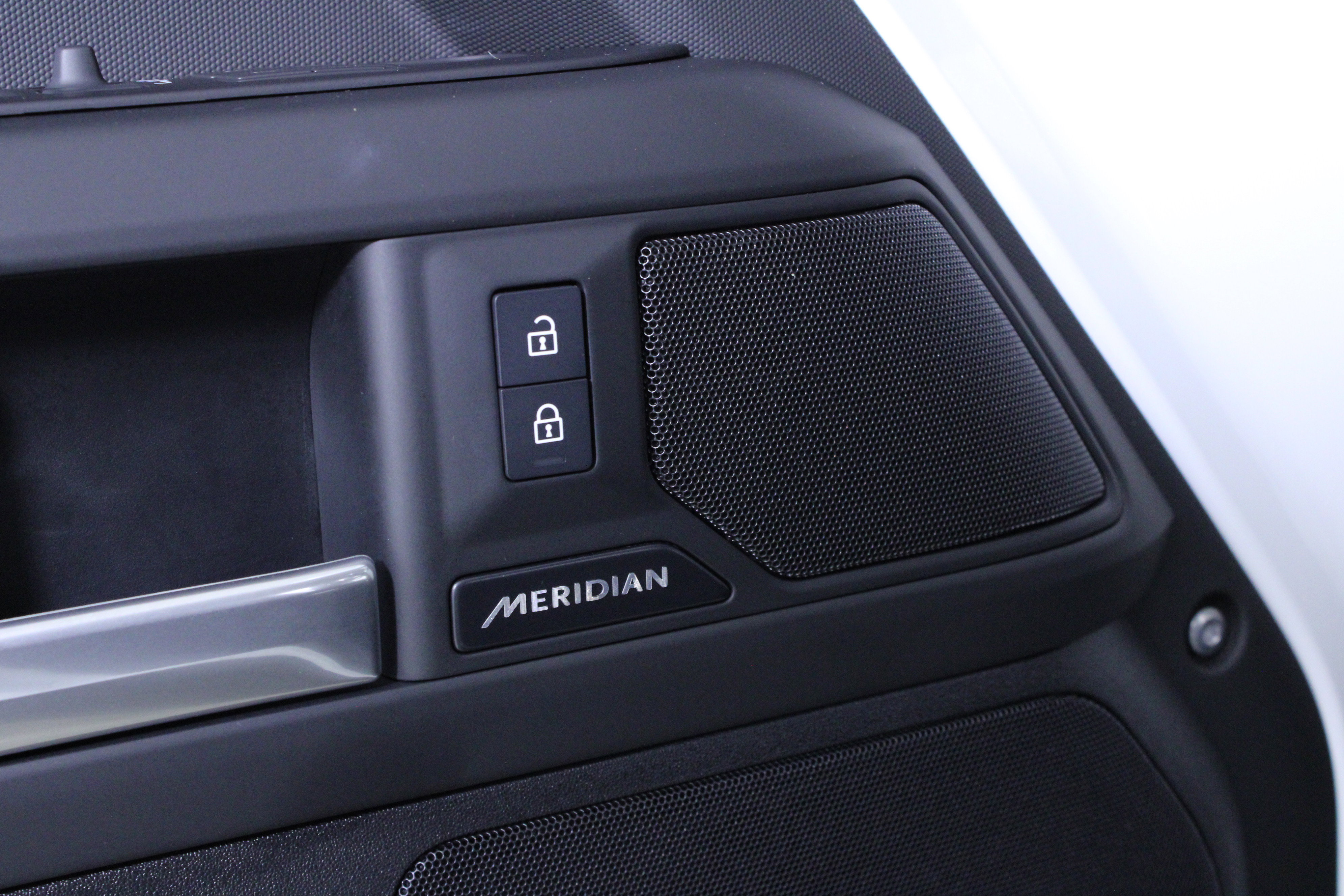 Used 2025 Land Rover Defender 110 S image 20