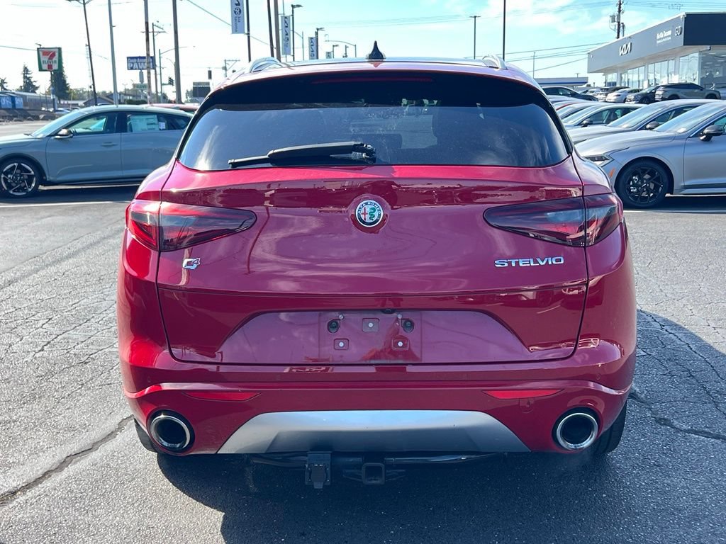 Used 2020 Alfa Romeo Stelvio Ti w/ Active Blind Spot Package AWD/4WD image 10