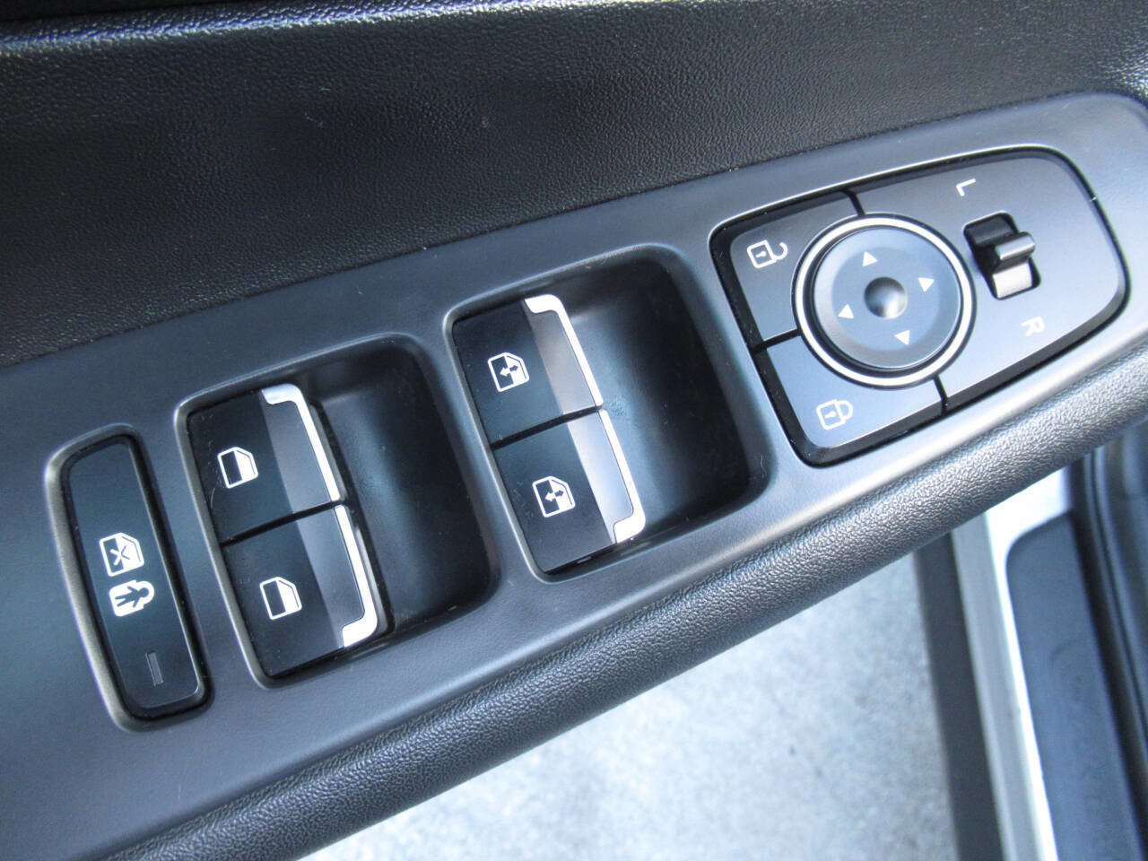 Used 2022 Hyundai Santa Fe SEL w/ Cargo Package image 9