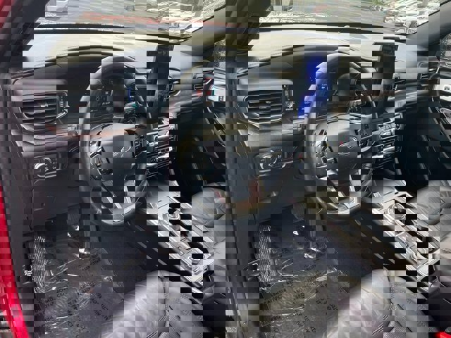 Certified 2021 Ford Explorer Platinum w/ Equipment Group 601A image 12