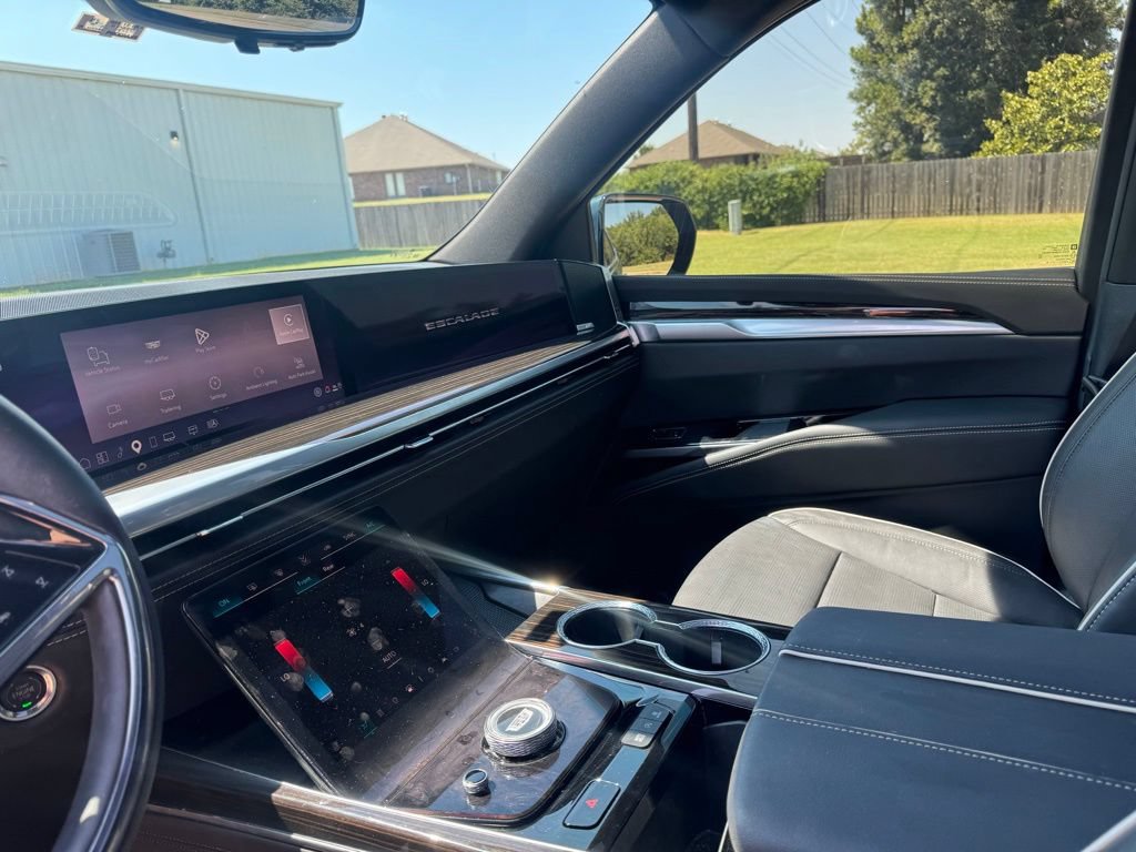 Certified 2026 Cadillac Escalade Luxury AWD/4WD image 18