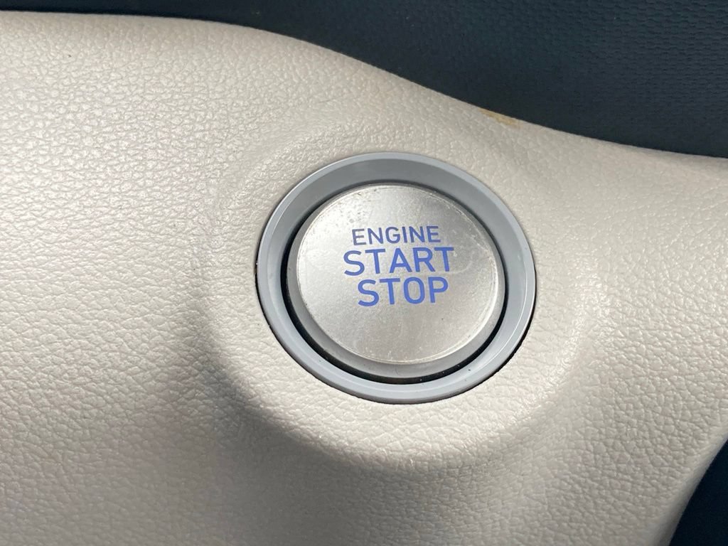 Used 2025 Hyundai Venue Limited FWD image 24