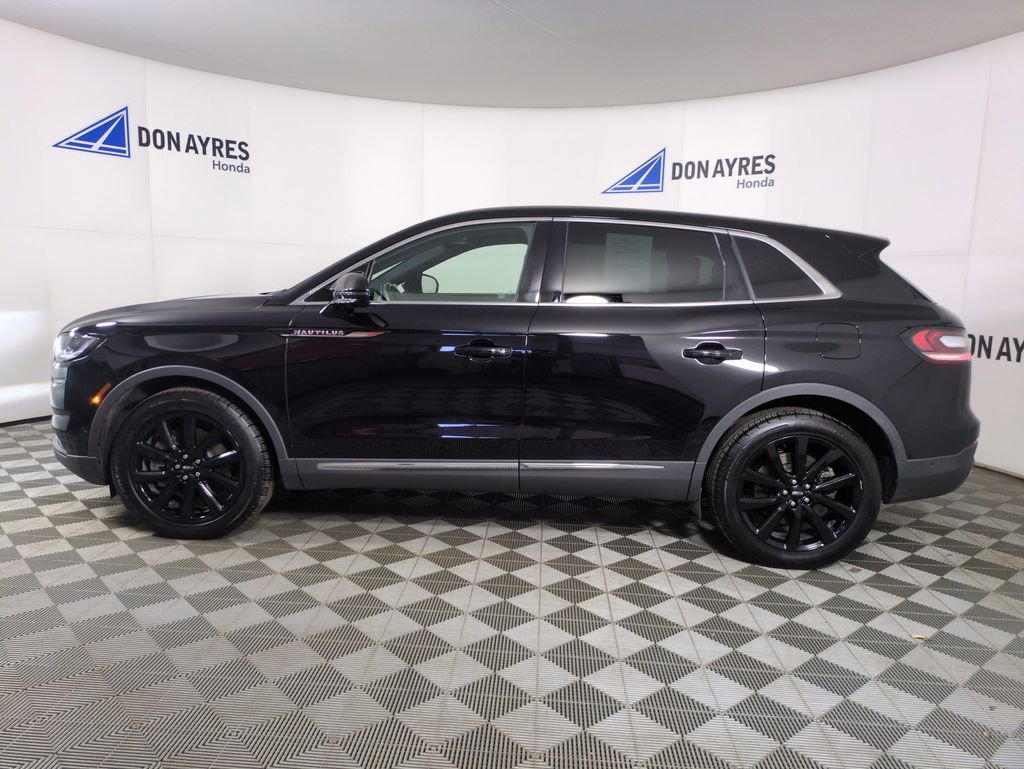 Used 2022 Lincoln Nautilus Reserve w/ Equipment Group 202A image 2