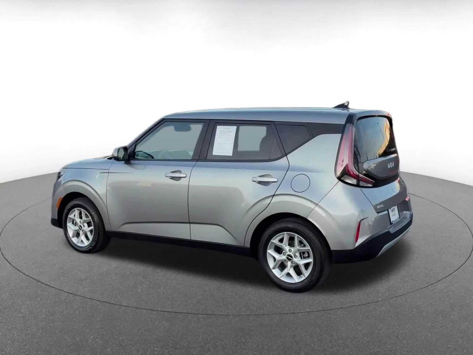 Used 2025 Kia Soul LX w/ LX Technology Package image 10