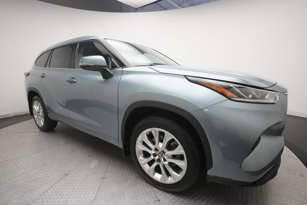 Used 2023 Toyota Highlander Limited AWD/4WD image 37