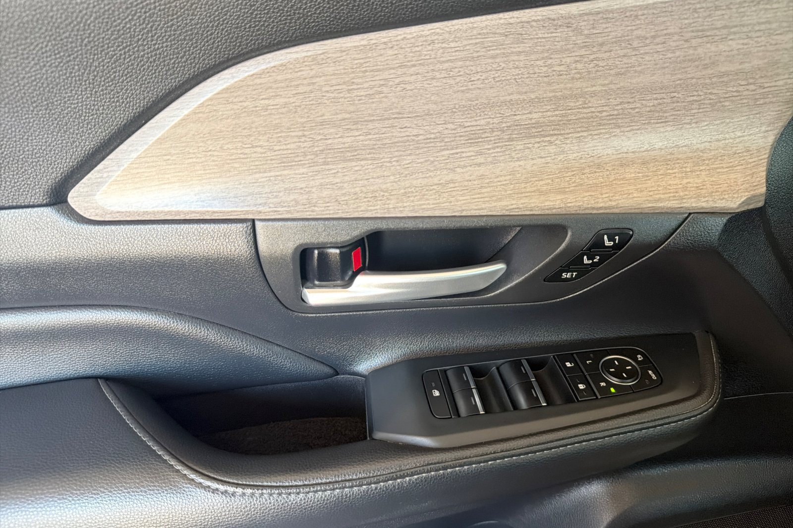 Used 2024 Toyota Grand Highlander AWD Hybrid image 14