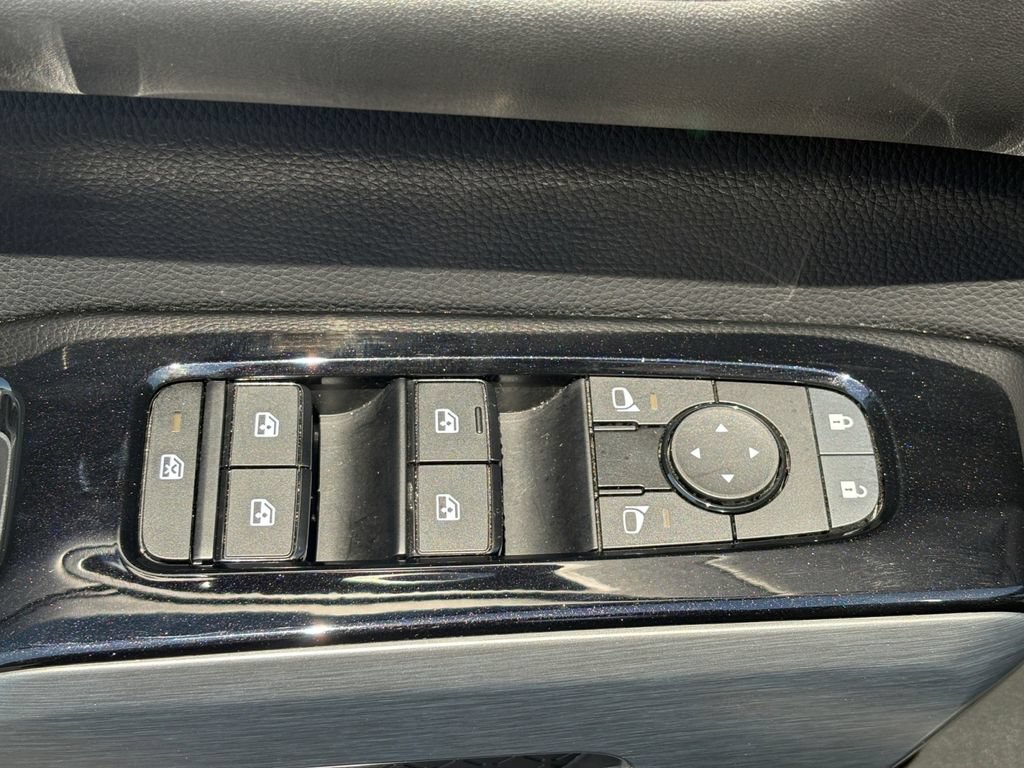 Used 2024 Nissan Pathfinder SL AWD/4WD image 14