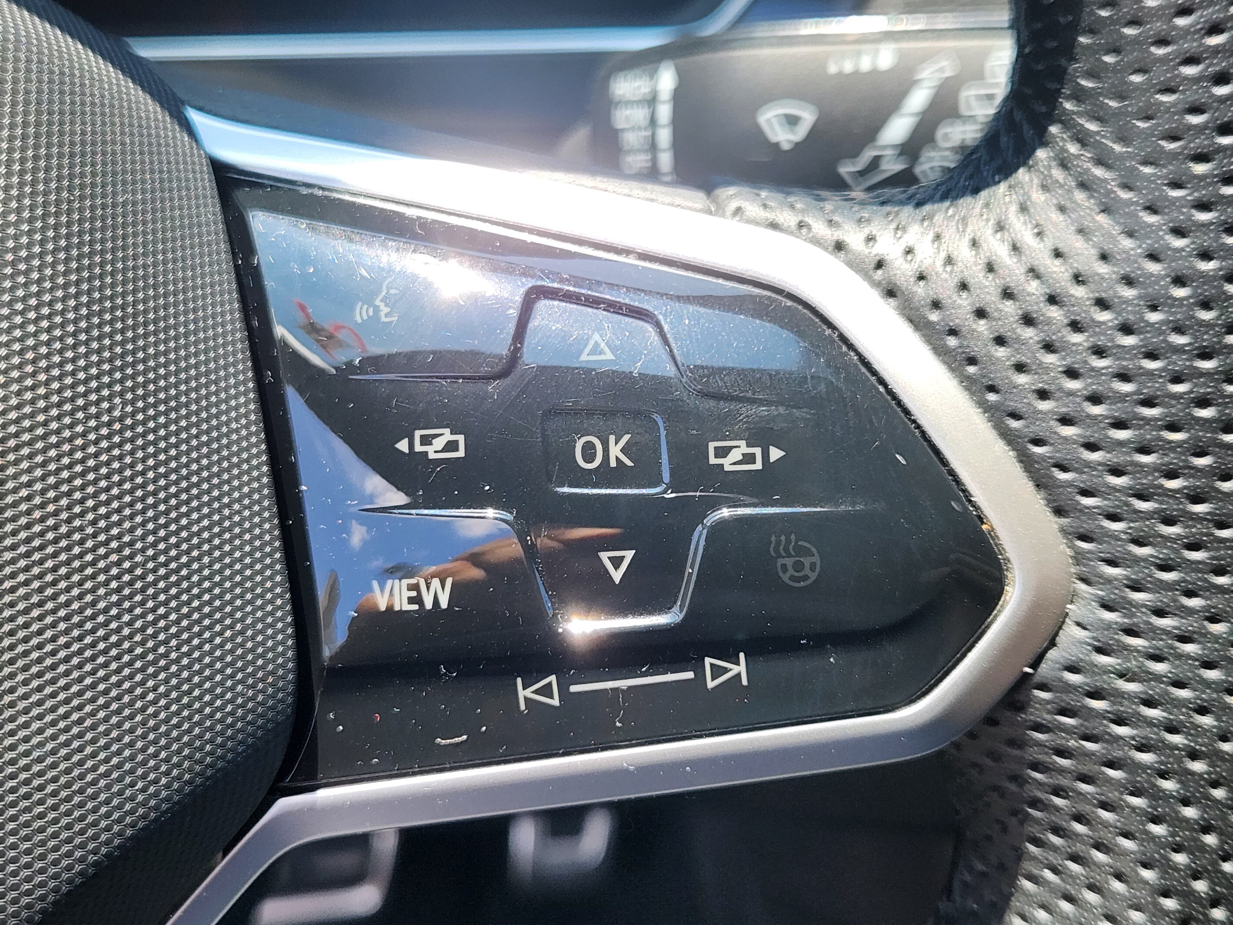 Certified 2022 Volkswagen Tiguan SE R-Line FWD image 25
