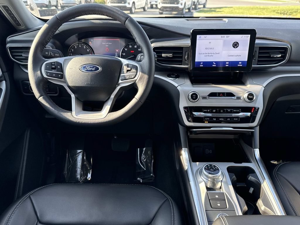 Used 2023 Ford Explorer XLT w/ Equipment Group 202A AWD/4WD image 3