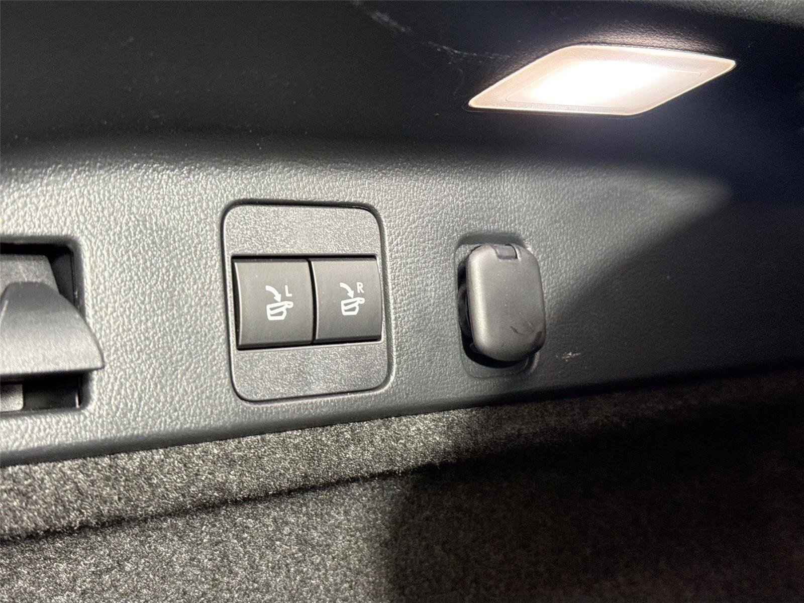Used 2023 Lexus RX 350 Premium w/ Accessory Package AWD/4WD image 38