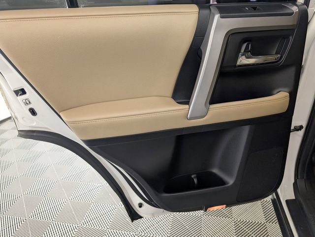 Used 2016 Toyota 4Runner SR5 Premium image 25