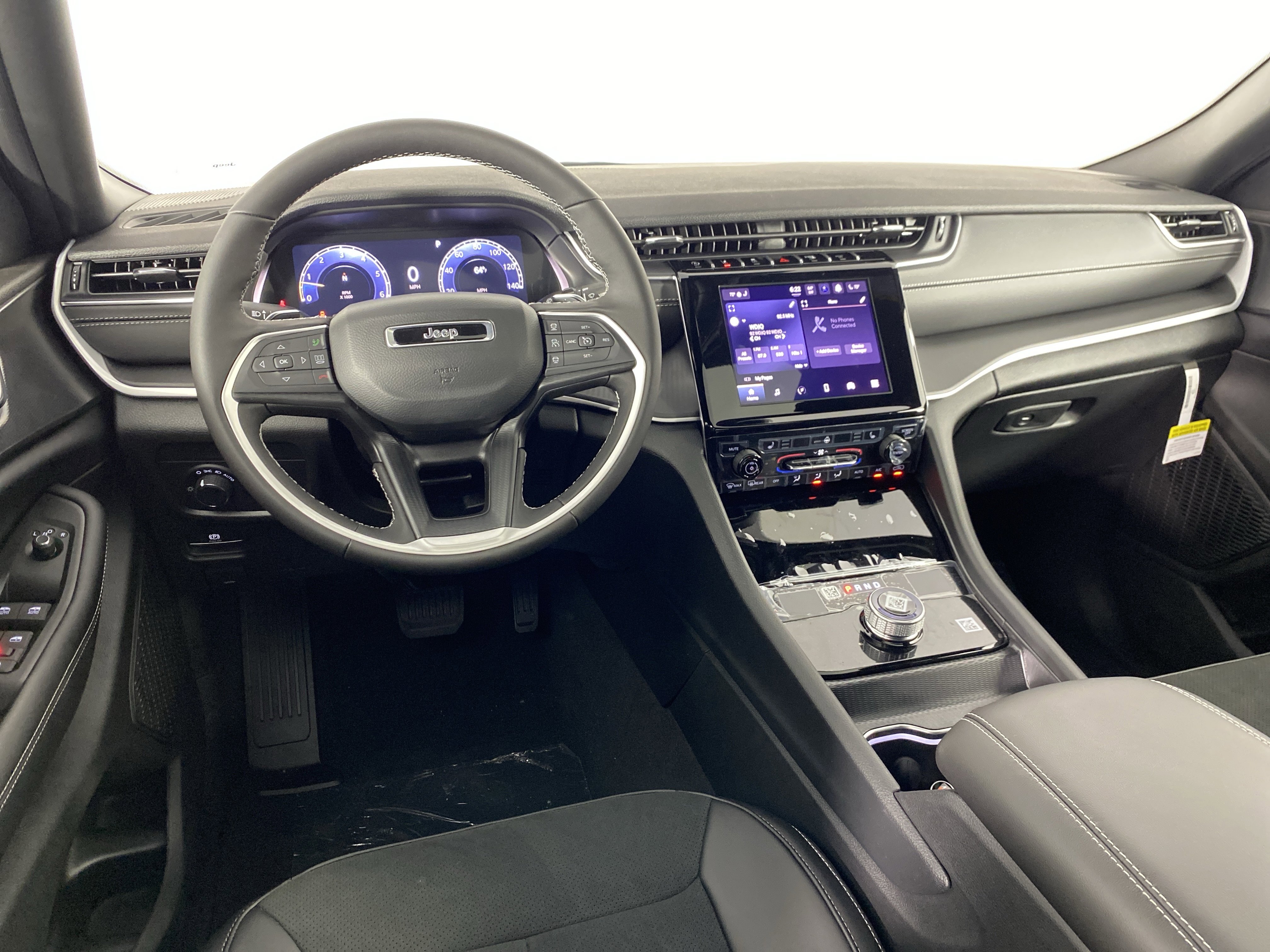 New 2025 Jeep Grand Cherokee Altitude image 40
