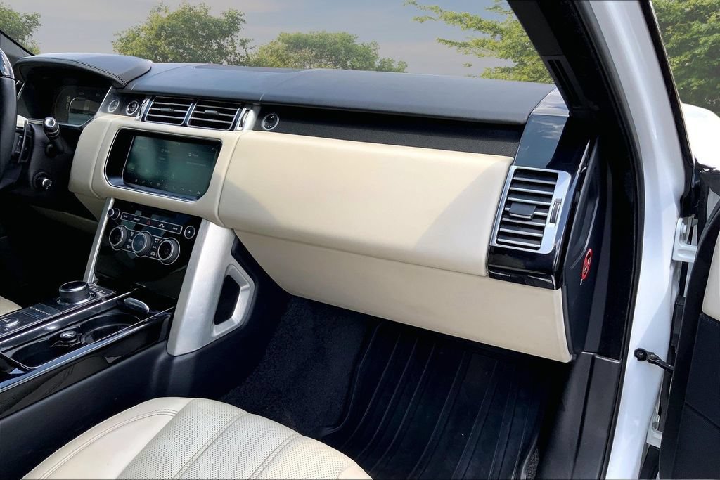 Used 2017 Land Rover Range Rover Supercharged AWD/4WD image 25