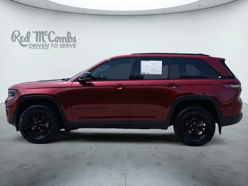 Used 2025 Jeep Grand Cherokee Altitude AWD/4WD image 2