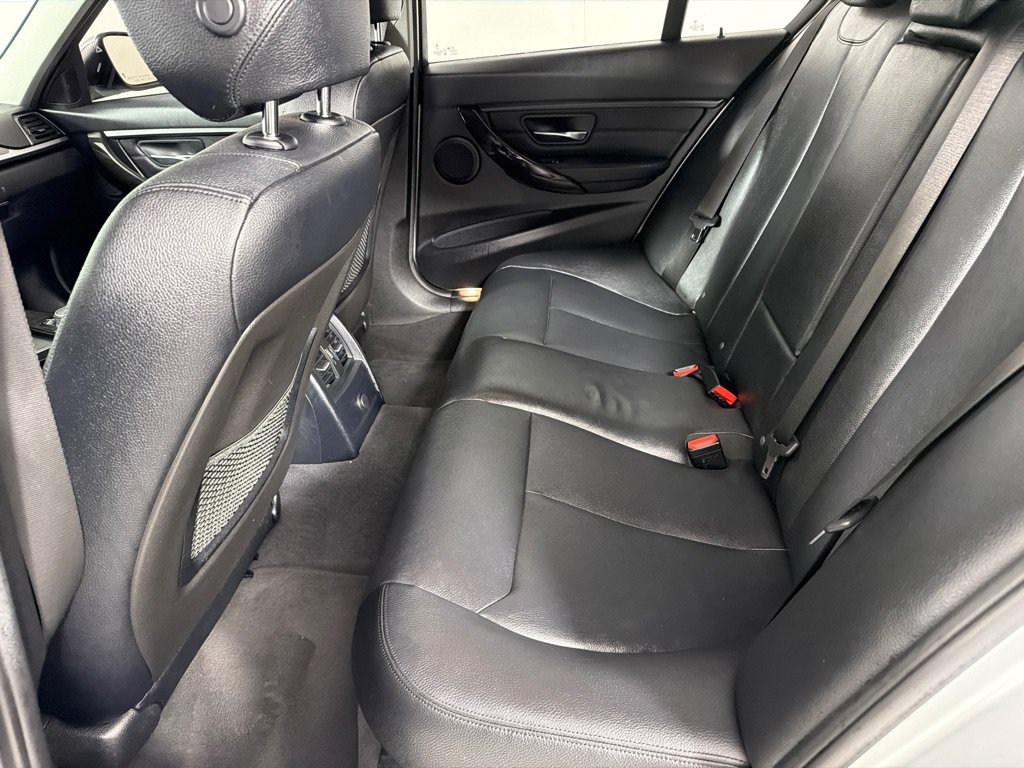 Used 2018 BMW 320i xDrive Sedan AWD/4WD image 20