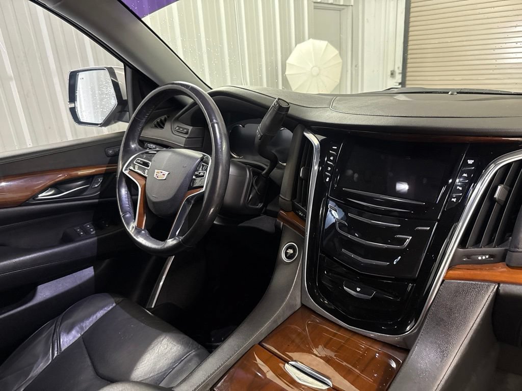Used 2018 Cadillac Escalade ESV Luxury RWD image 24