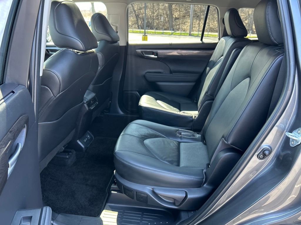 Used 2023 Toyota Highlander Limited image 30