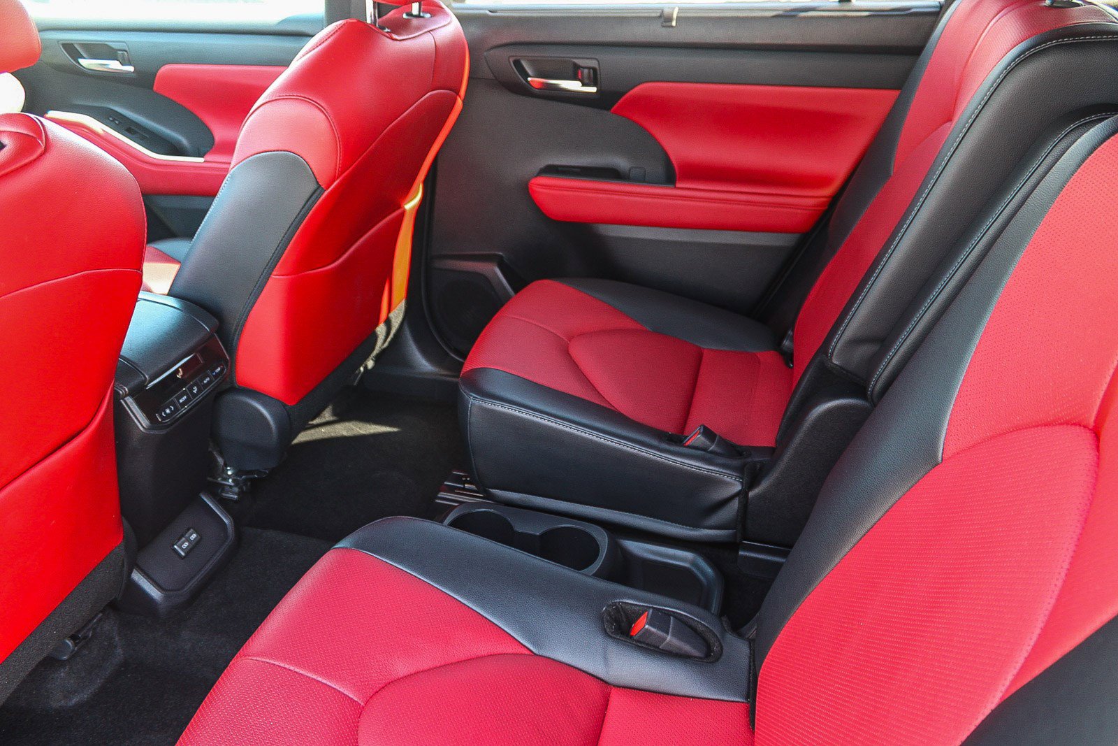 Certified 2024 Toyota Highlander XSE image 19