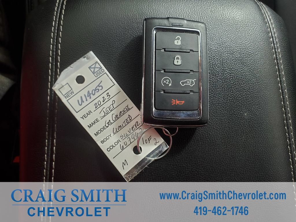 Used 2023 Jeep Grand Cherokee Limited AWD/4WD image 32