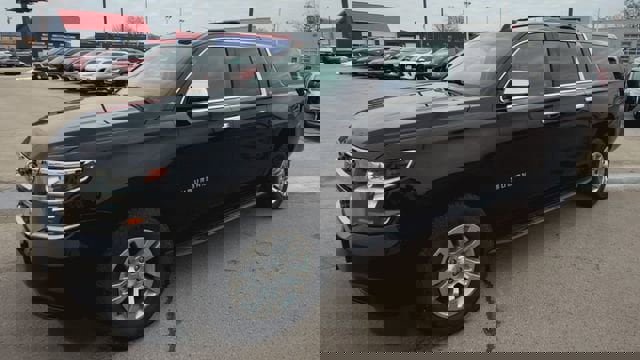 Used 2019 Chevrolet Suburban LT image 4