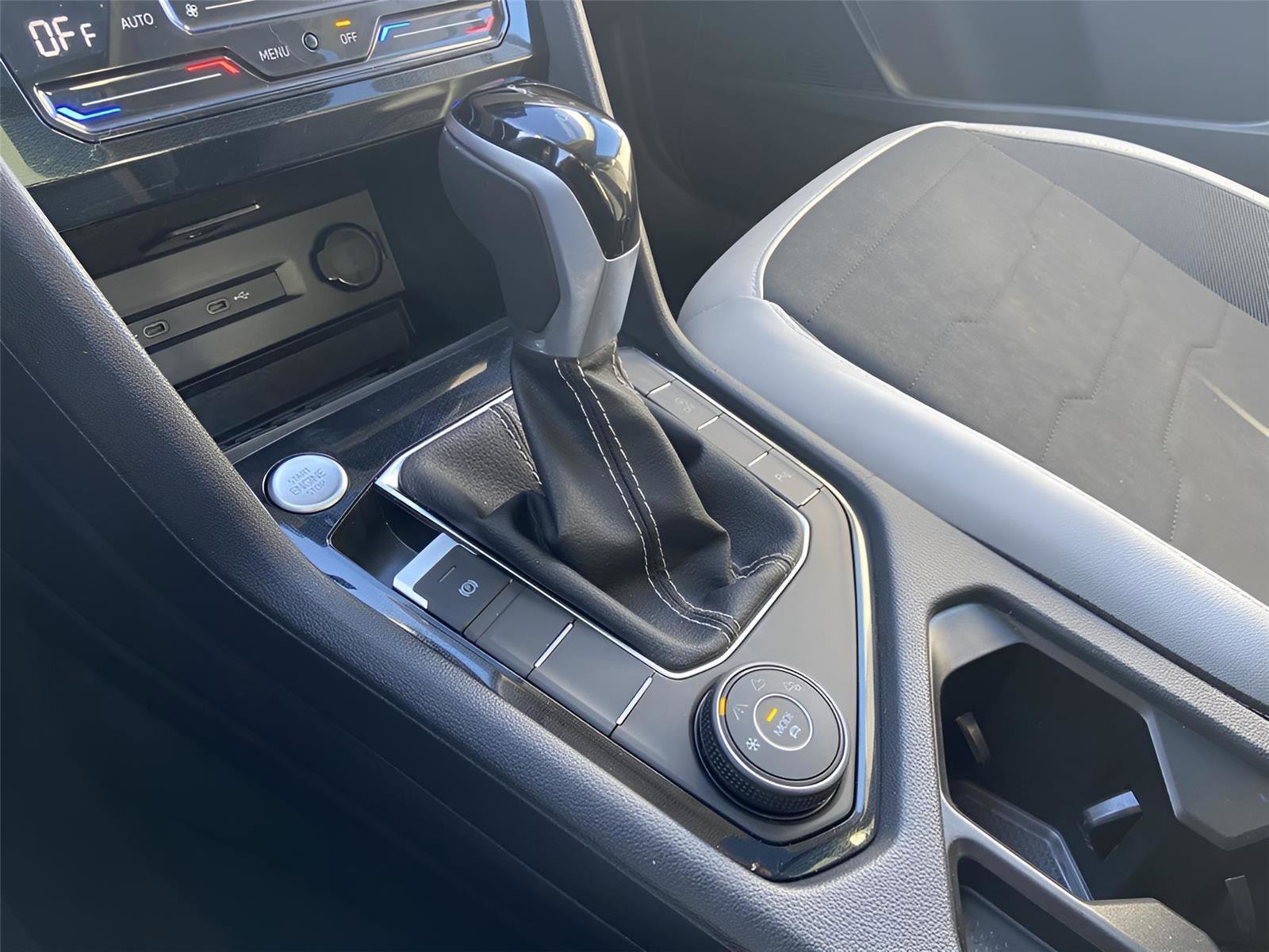 Used 2025 Volkswagen Taos SE w/ Panoramic Sunroof Package image 33