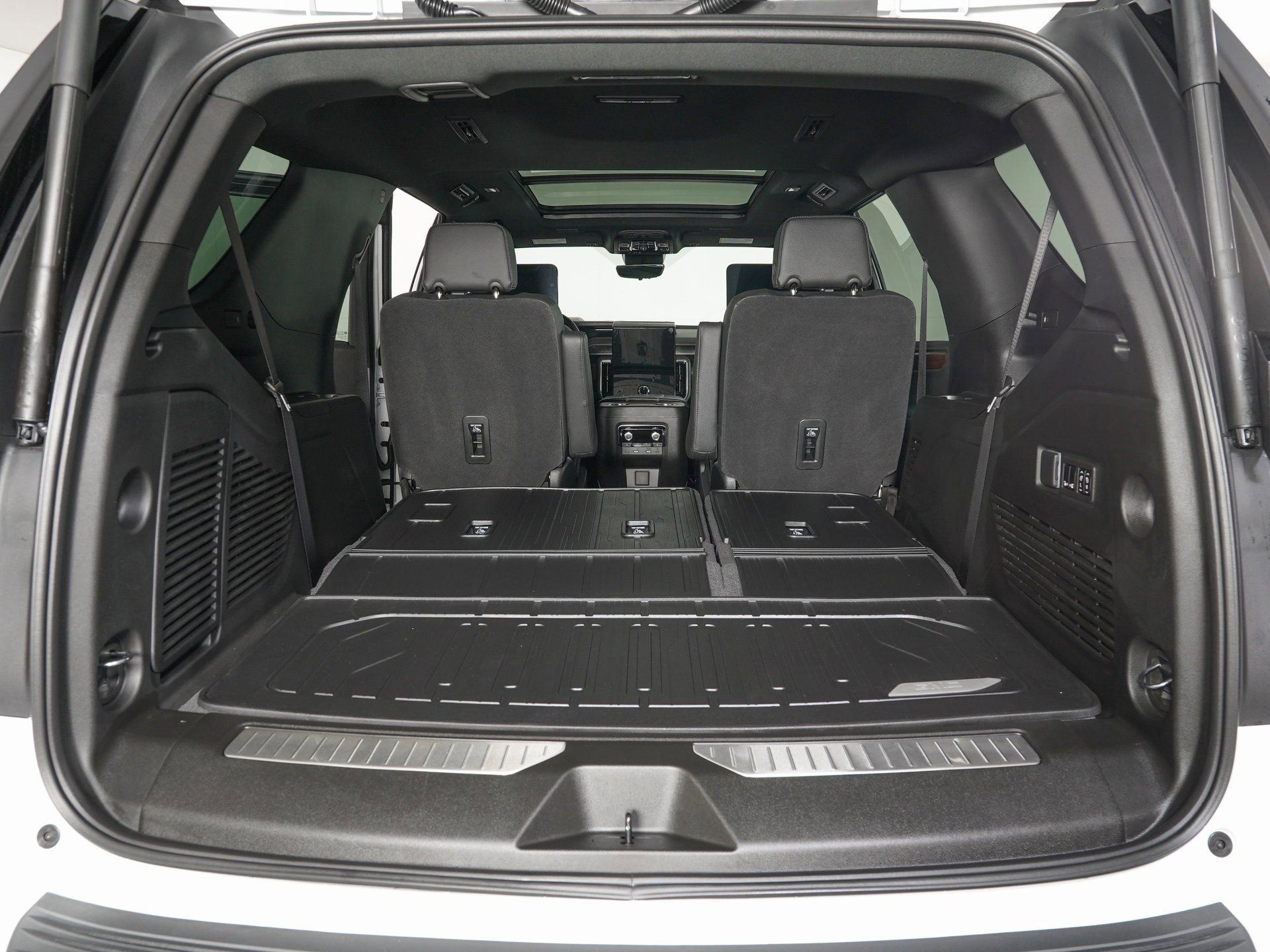 Used 2026 GMC Yukon Denali w/ Advanced Technology Package image 14