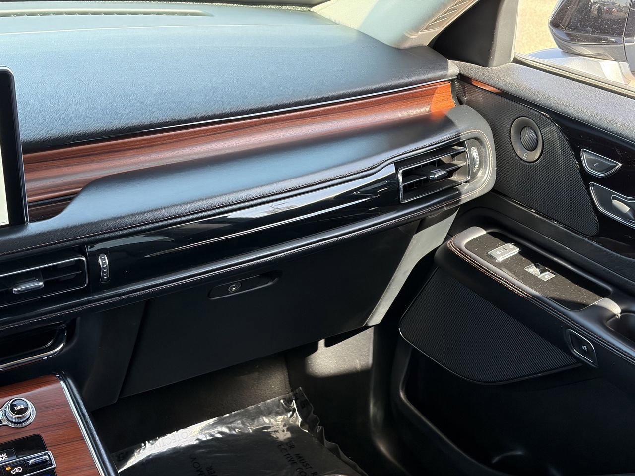 Certified 2022 Lincoln Aviator Reserve w/ Elements Package Plus RWD image 17