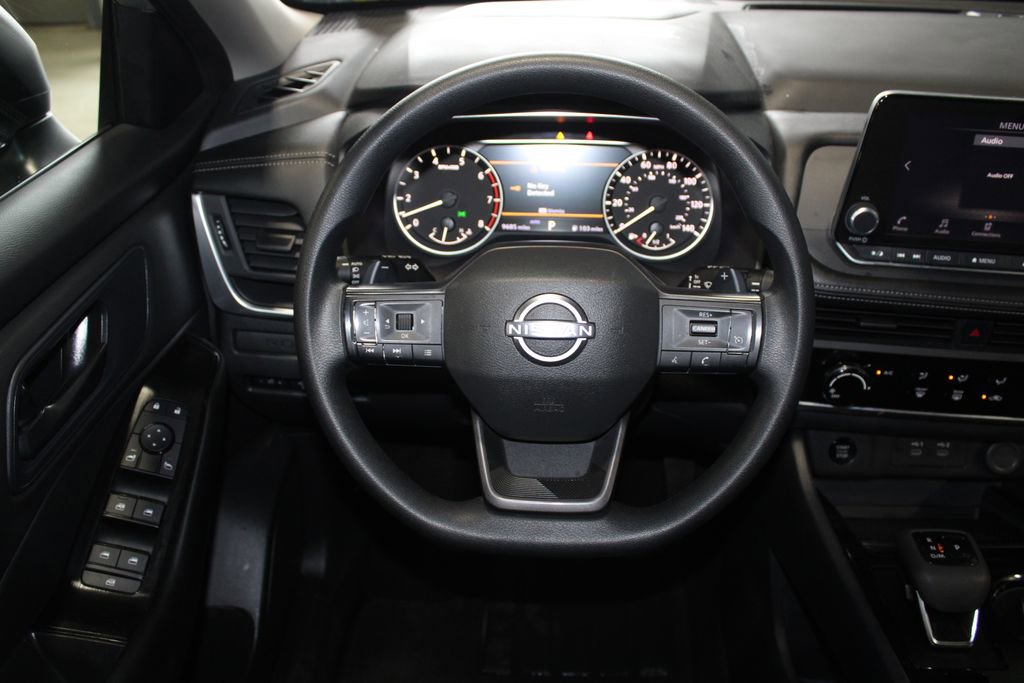 Used 2025 Nissan Rogue S AWD/4WD image 18